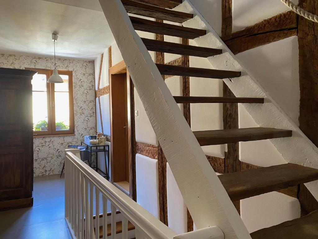 Escalier avec colombages authentiques au Tiers Lieu 59